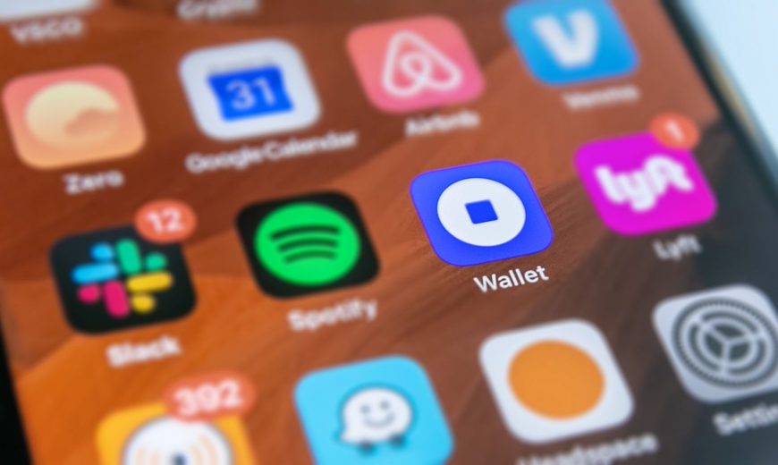 Coinbase Wallet lets you earn interest with deeper DeFi integration