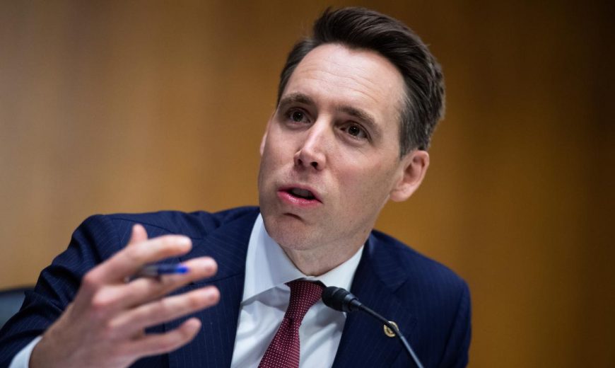 Senator asks Twitter about claim worker was paid to help with hack