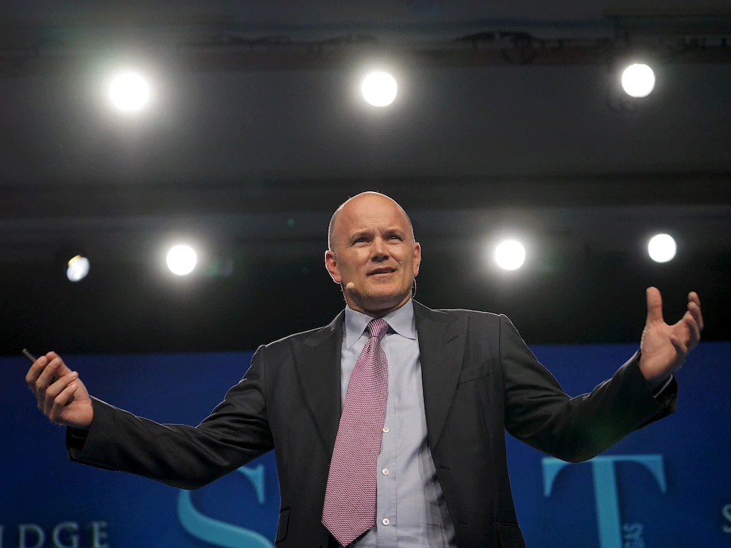 Gold and bitcoin will both surge higher as long as government ‘liquidity pump’ stays turned on, Michael Novogratz says